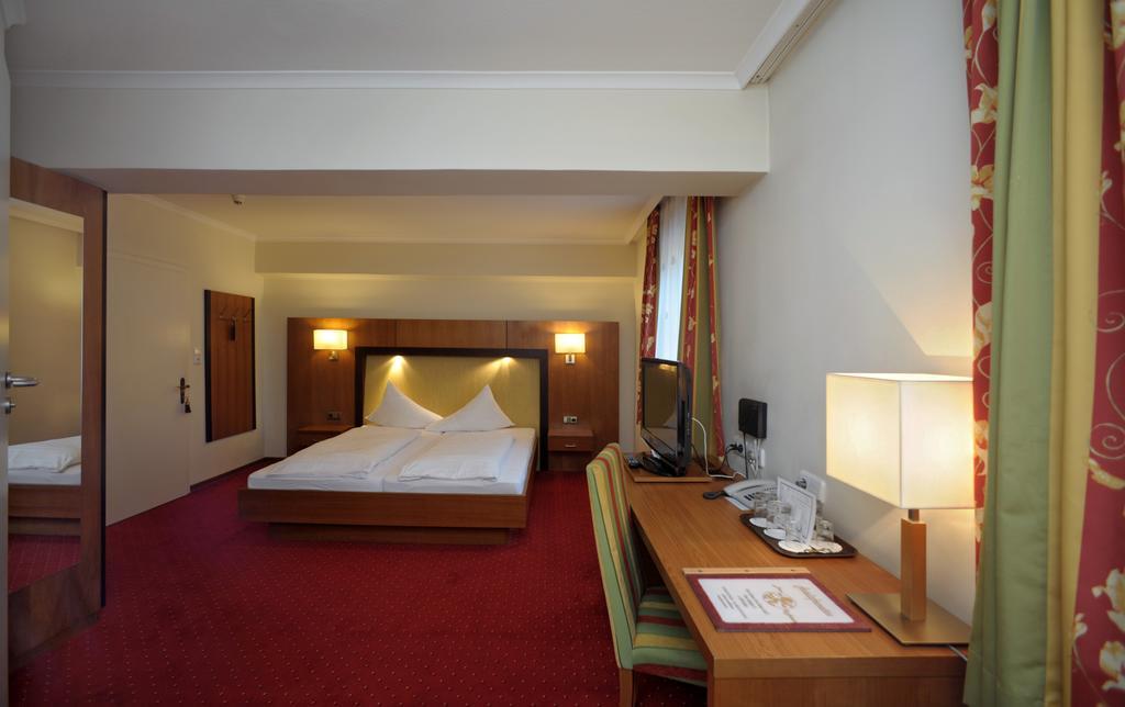Hotel Goldener Löwe Kufstein Rum bild