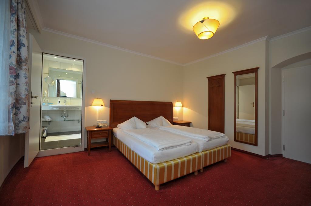 Hotel Goldener Löwe Kufstein Rum bild